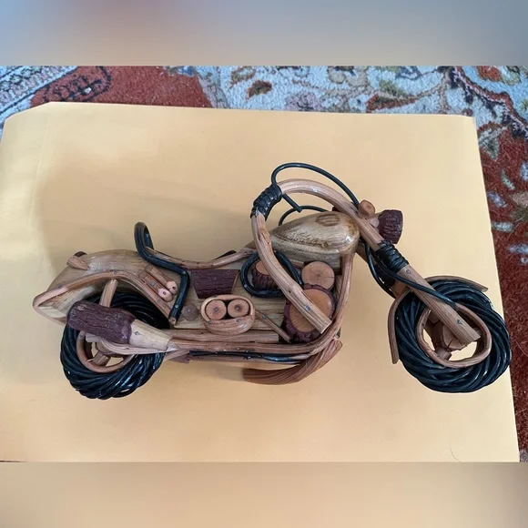 Wooden motor cycle - Picture 4 of 10